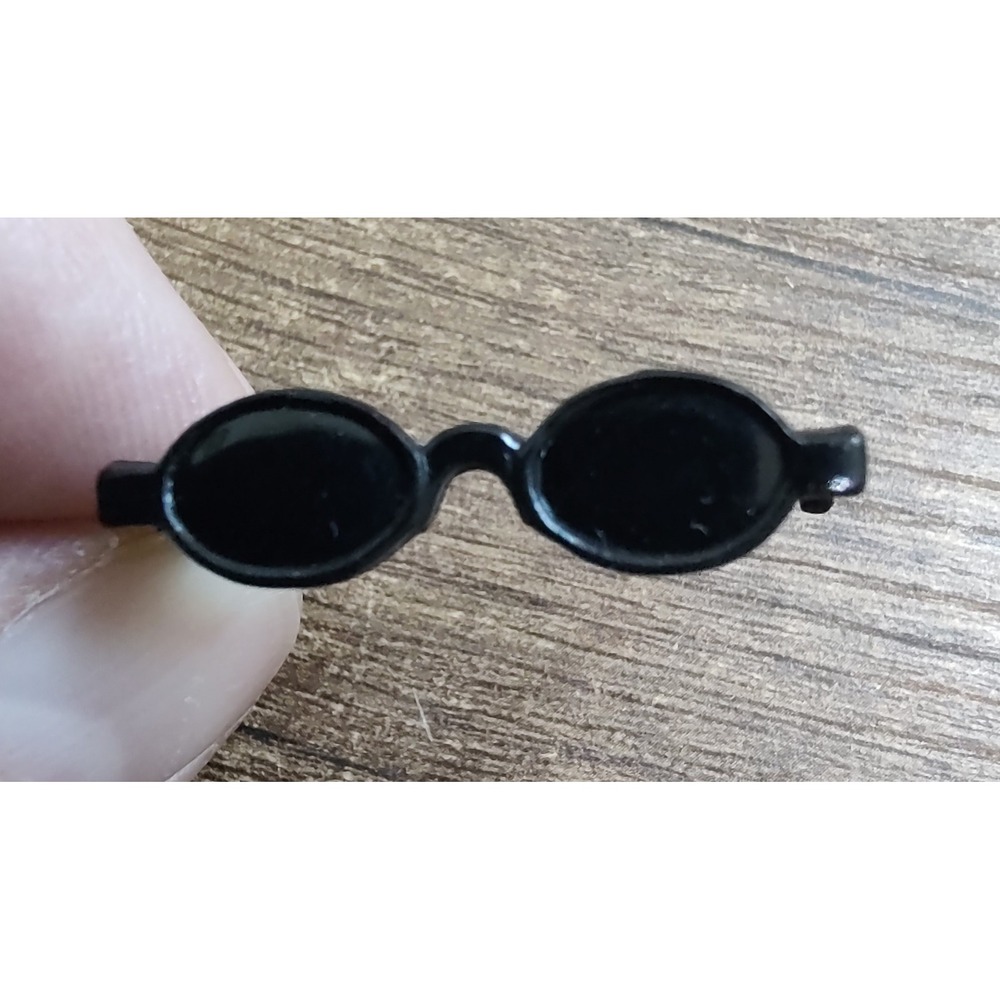Fashion Doll Black Sunglasses Z26
